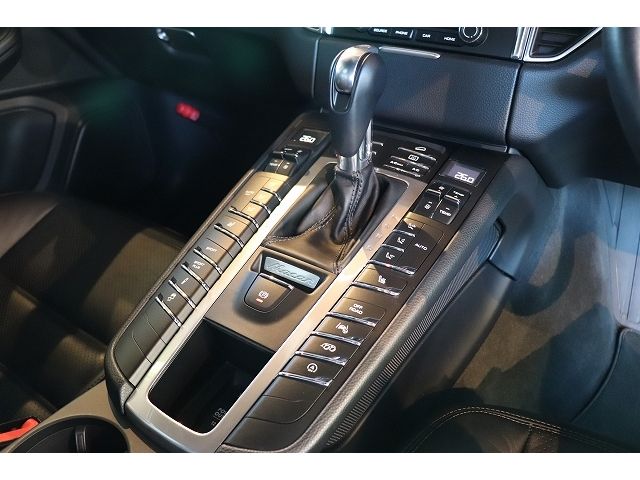 PORSCHE MACAN 2018 Image 31