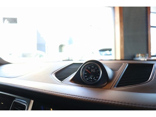 PORSCHE MACAN 2018 Image 31