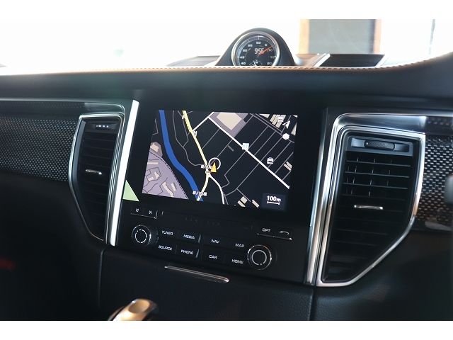 PORSCHE MACAN 2018 Image 31