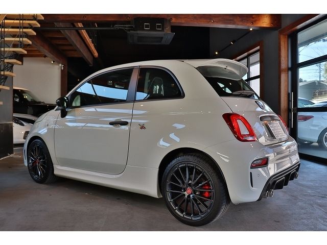 FIAT ABARTH 695 2022 Image 31