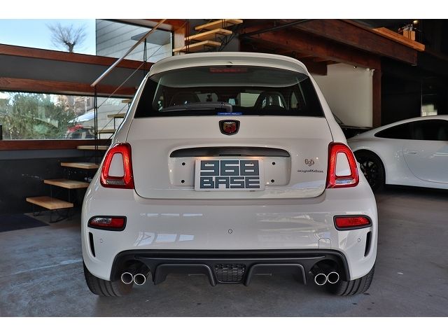 FIAT ABARTH 695 2022 Image 31