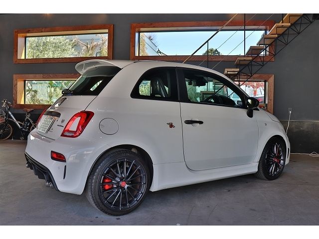 FIAT ABARTH 695 2022 Image 31