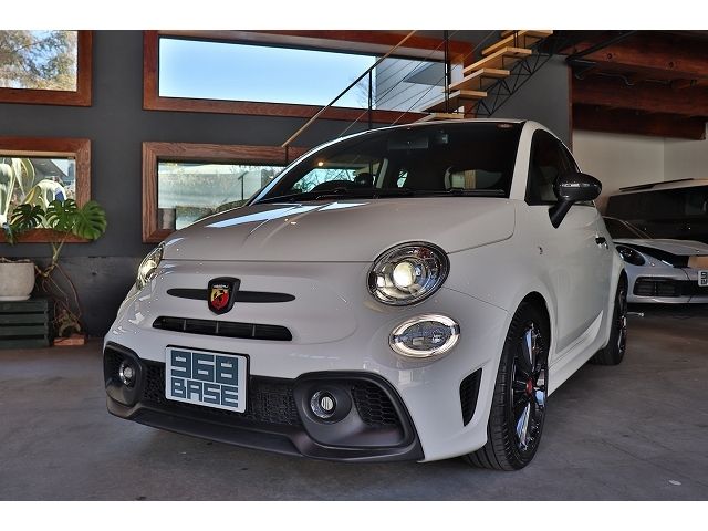 FIAT ABARTH 695 2022 Image 31
