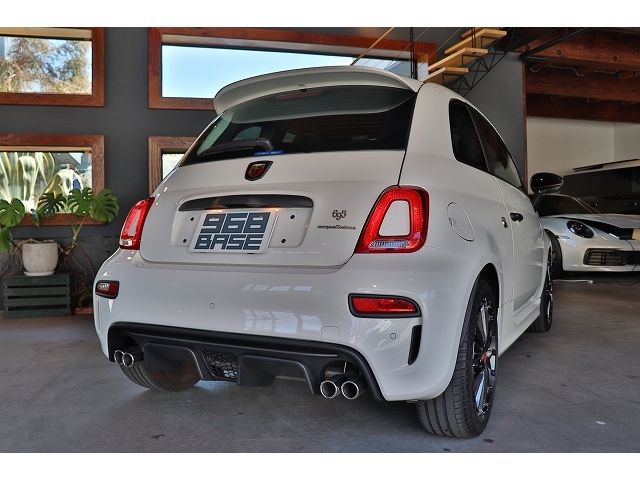 FIAT ABARTH 695 2022 Image 31