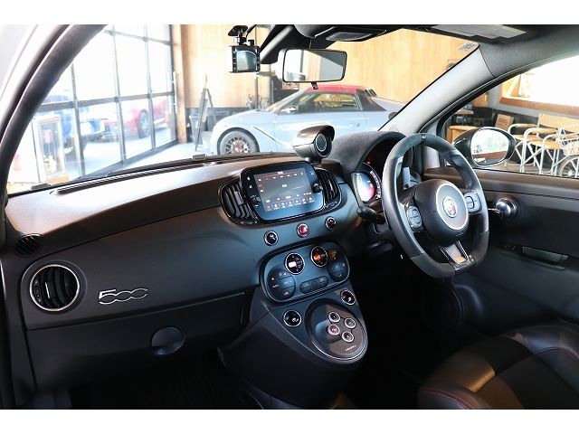 FIAT ABARTH 695 2022 Image 31