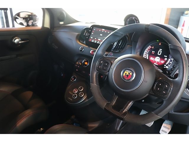 FIAT ABARTH 695 2022 Image 31