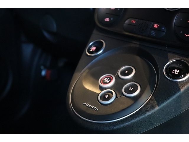 FIAT ABARTH 695 2022 Image 31