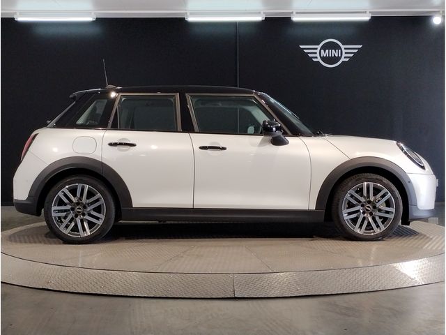 BMW MINI COOPER 5DOOR 2025 Image 31