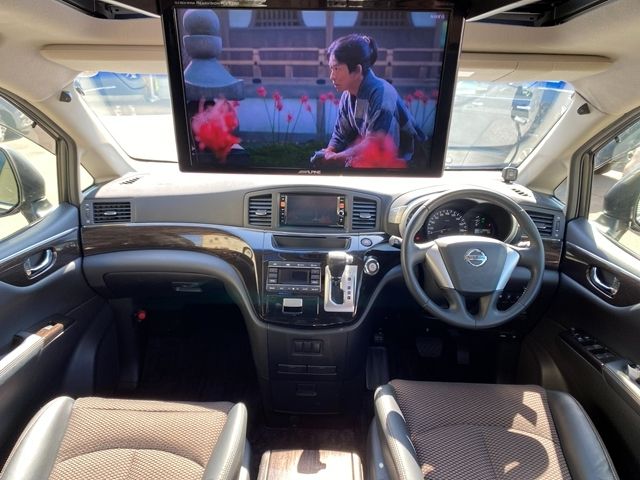 NISSAN ELGRAND 2013 Image 31