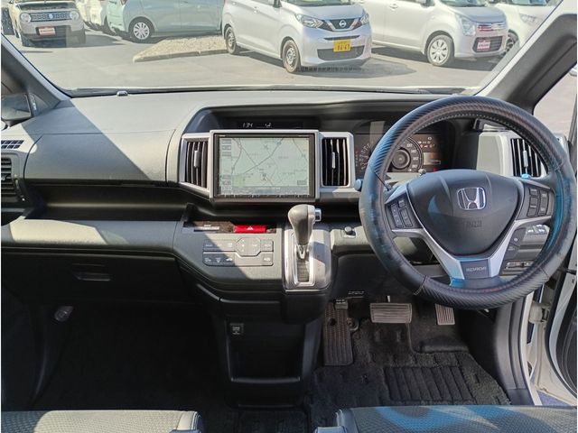 HONDA STEPWAGON SPADA 2013 Image 31