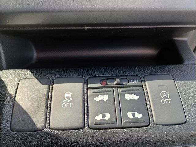 HONDA STEPWAGON SPADA 2013 Image 31