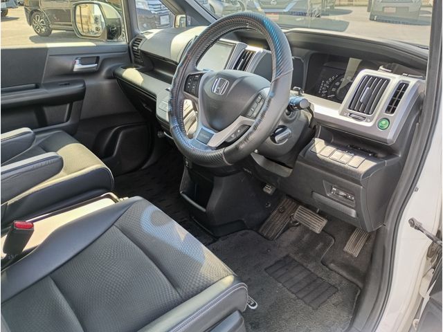 HONDA STEPWAGON SPADA 2013 Image 31