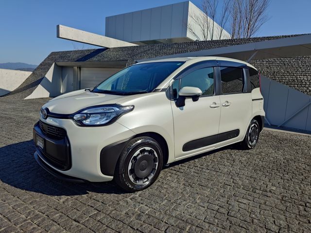 TOYOTA SIENTA HYBRID 2024 Image 31