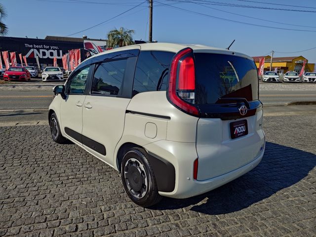 TOYOTA SIENTA HYBRID 2024 Image 31