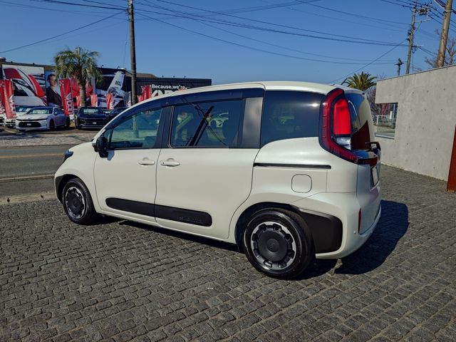 TOYOTA SIENTA HYBRID 2024 Image 31