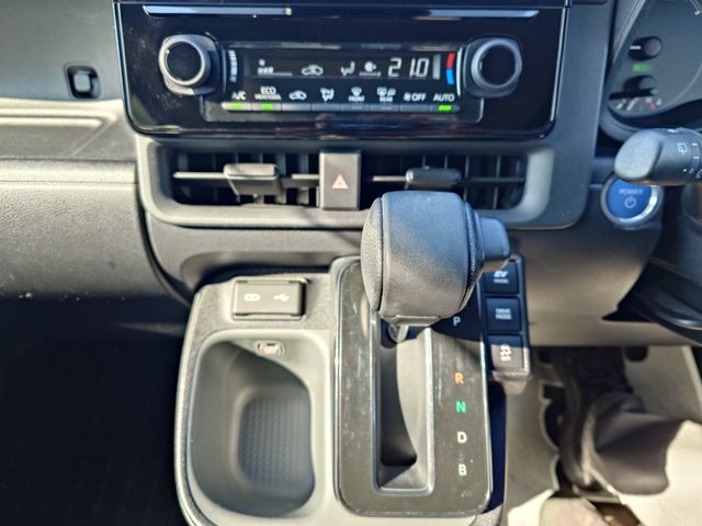 TOYOTA SIENTA HYBRID 2024 Image 31