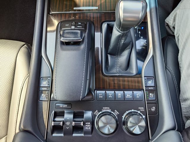 TOYOTA LEXUS LX570 AWD 2017 Image 31