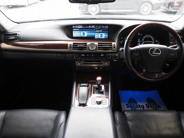 TOYOTA LEXUS LS600H 2013 Image 31
