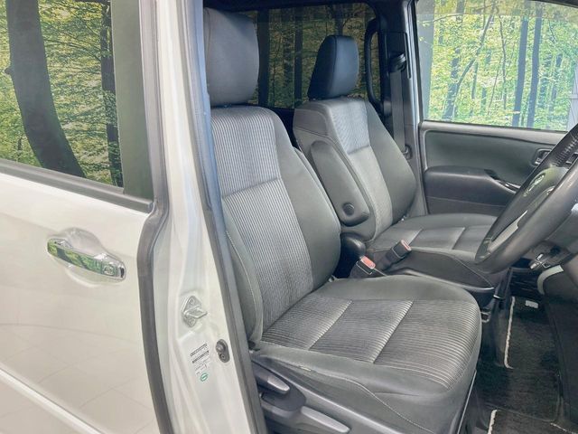 TOYOTA VOXY 2017 Image 31