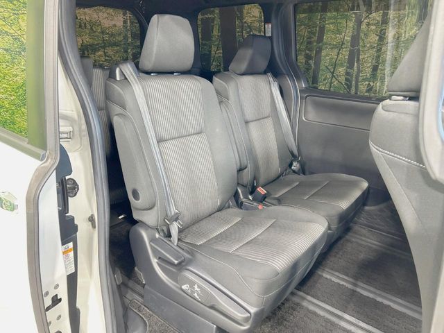 TOYOTA VOXY 2017 Image 31