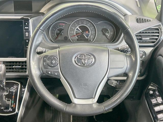 TOYOTA VOXY 2017 Image 31