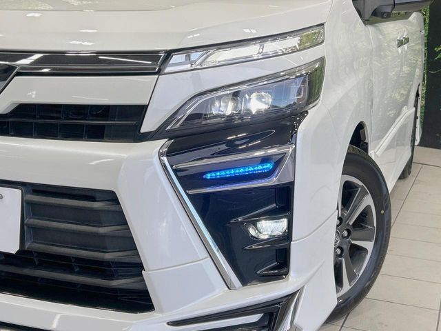 TOYOTA VOXY 2017 Image 31