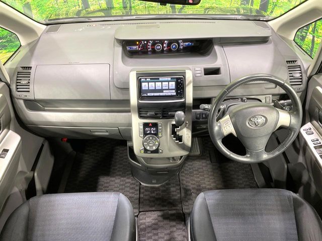 TOYOTA VOXY 2009 Image 31