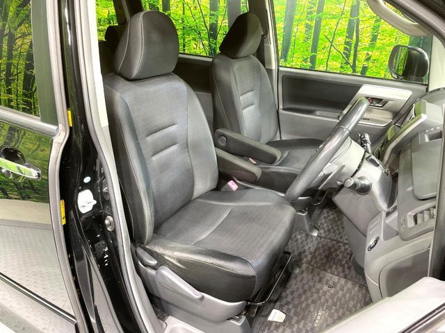 TOYOTA VOXY 2009 Image 31