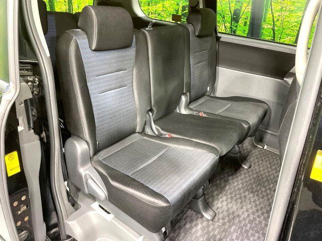 TOYOTA VOXY 2009 Image 31