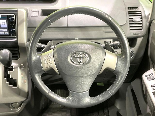TOYOTA VOXY 2009 Image 31