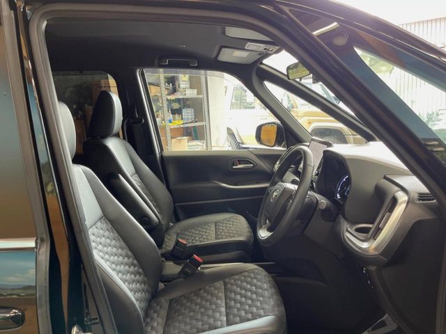 TOYOTA VOXY HYBRID 2023 Image 31