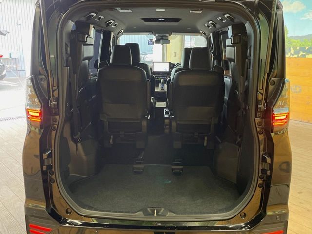 TOYOTA VOXY HYBRID 2023 Image 31