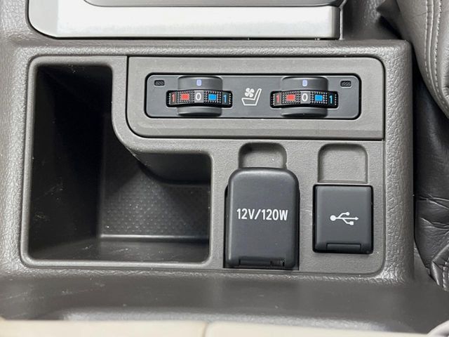 TOYOTA LANDCRUISER PRADO 2023 Image 31