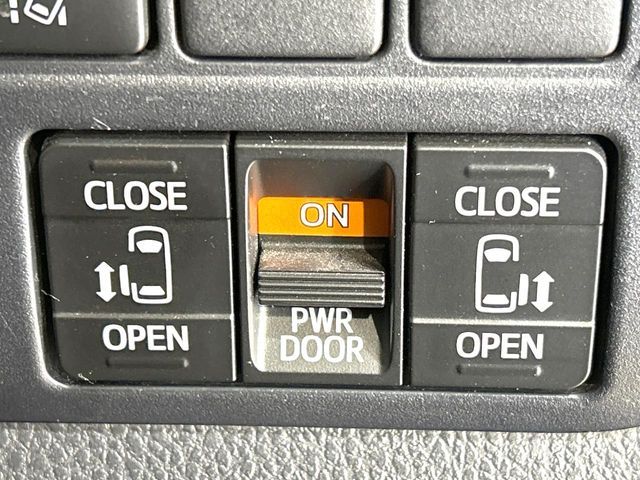 TOYOTA VOXY 2019 Image 31