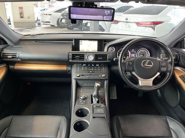 TOYOTA LEXUS RC300H 2016 Image 31