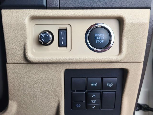 TOYOTA LANDCRUISER PRADO 2023 Image 31