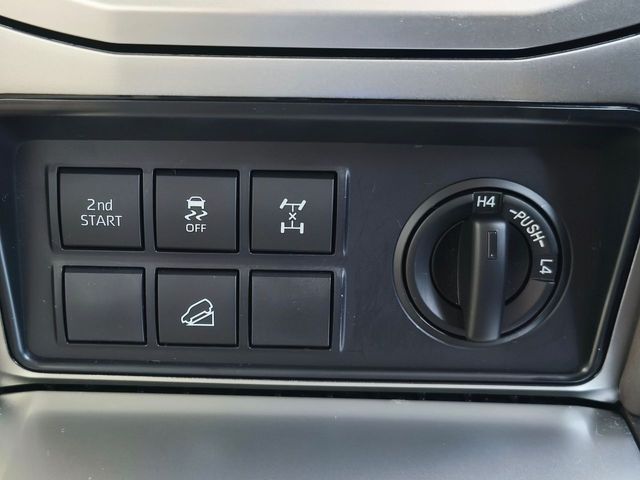 TOYOTA LANDCRUISER PRADO 2023 Image 31