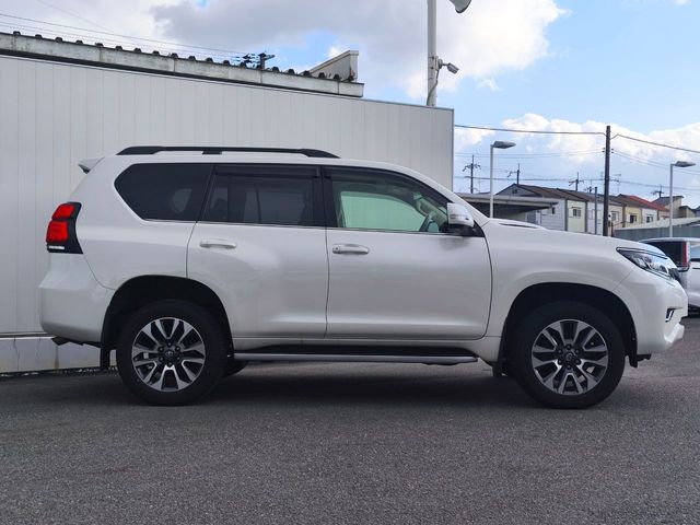 TOYOTA LANDCRUISER PRADO 2023 Image 31