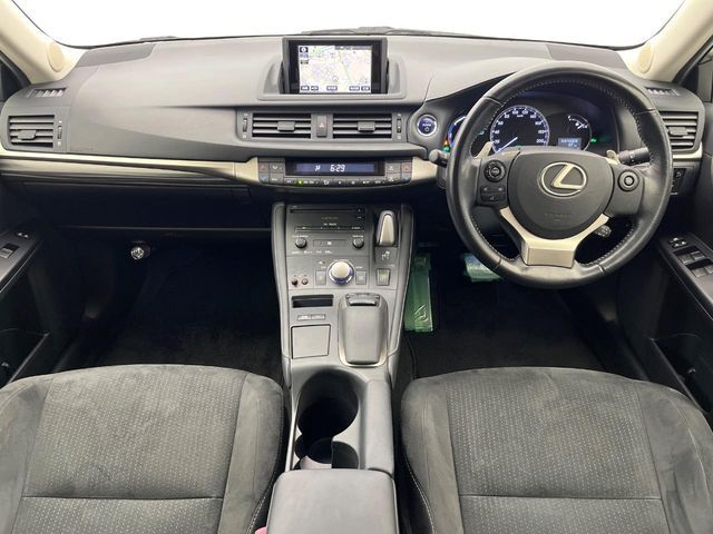 TOYOTA LEXUS CT200H 2015 Image 31