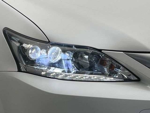 TOYOTA LEXUS CT200H 2015 Image 31