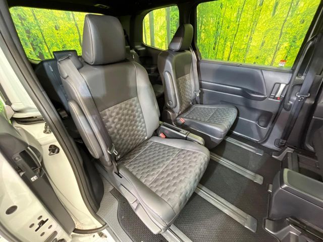 TOYOTA VOXY HYBRID 2025 Image 31