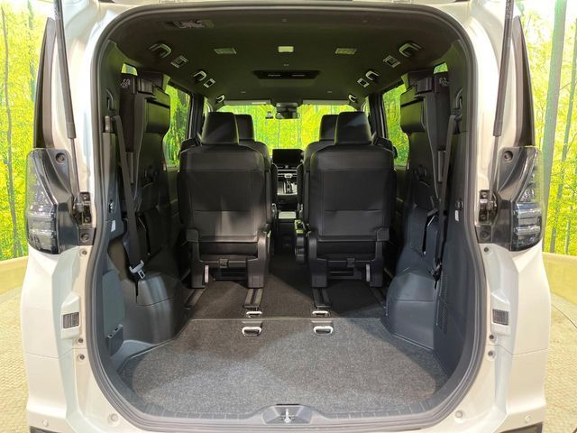 TOYOTA VOXY HYBRID 2025 Image 31