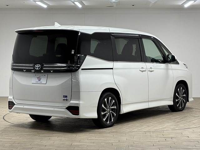 TOYOTA VOXY HYBRID 2023 Image 31