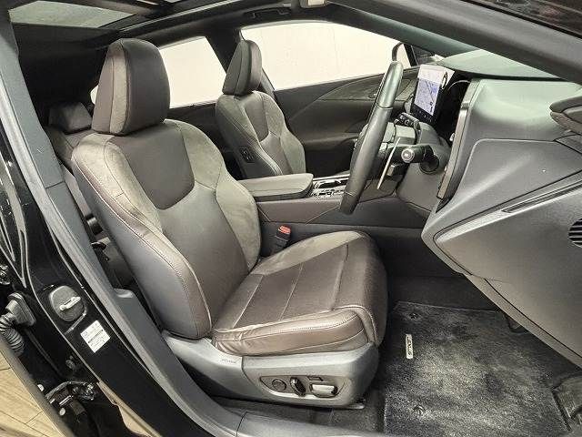 TOYOTA LEXUS RX450H+ 2023 Image 31