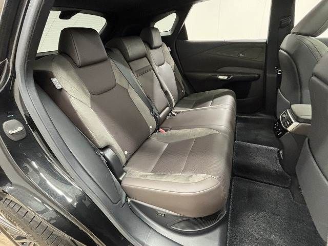 TOYOTA LEXUS RX450H+ 2023 Image 31