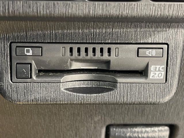 TOYOTA PRIUS ALPHA 2019 Image 31