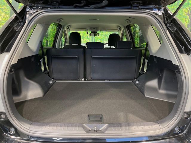 TOYOTA PRIUS ALPHA 2019 Image 31