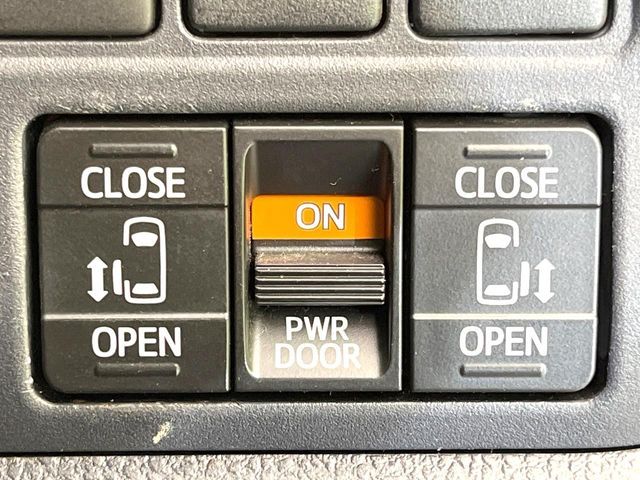 TOYOTA VOXY 2015 Image 31