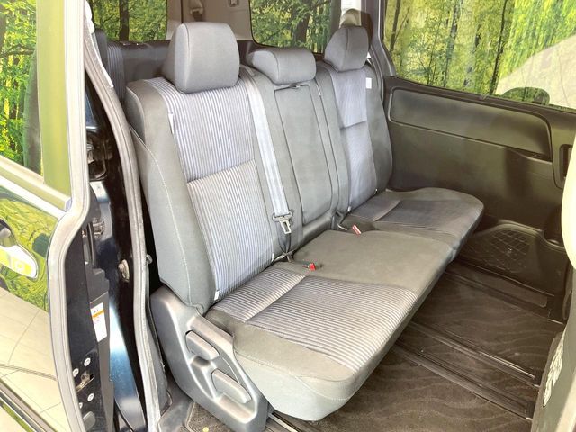 TOYOTA VOXY 2015 Image 31