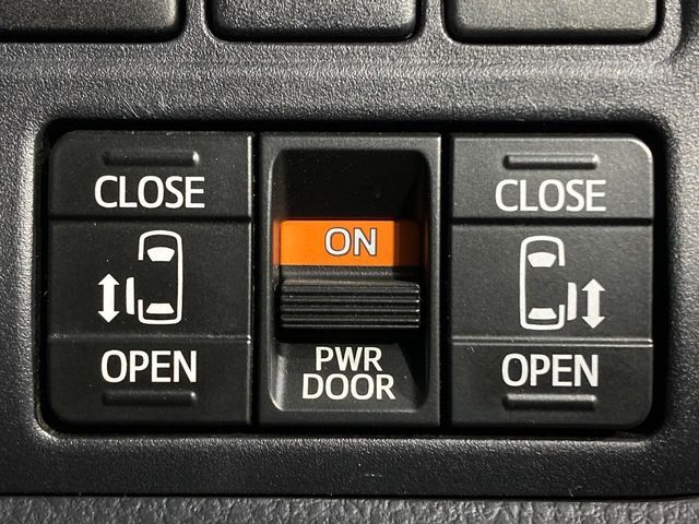 TOYOTA VOXY 2018 Image 31